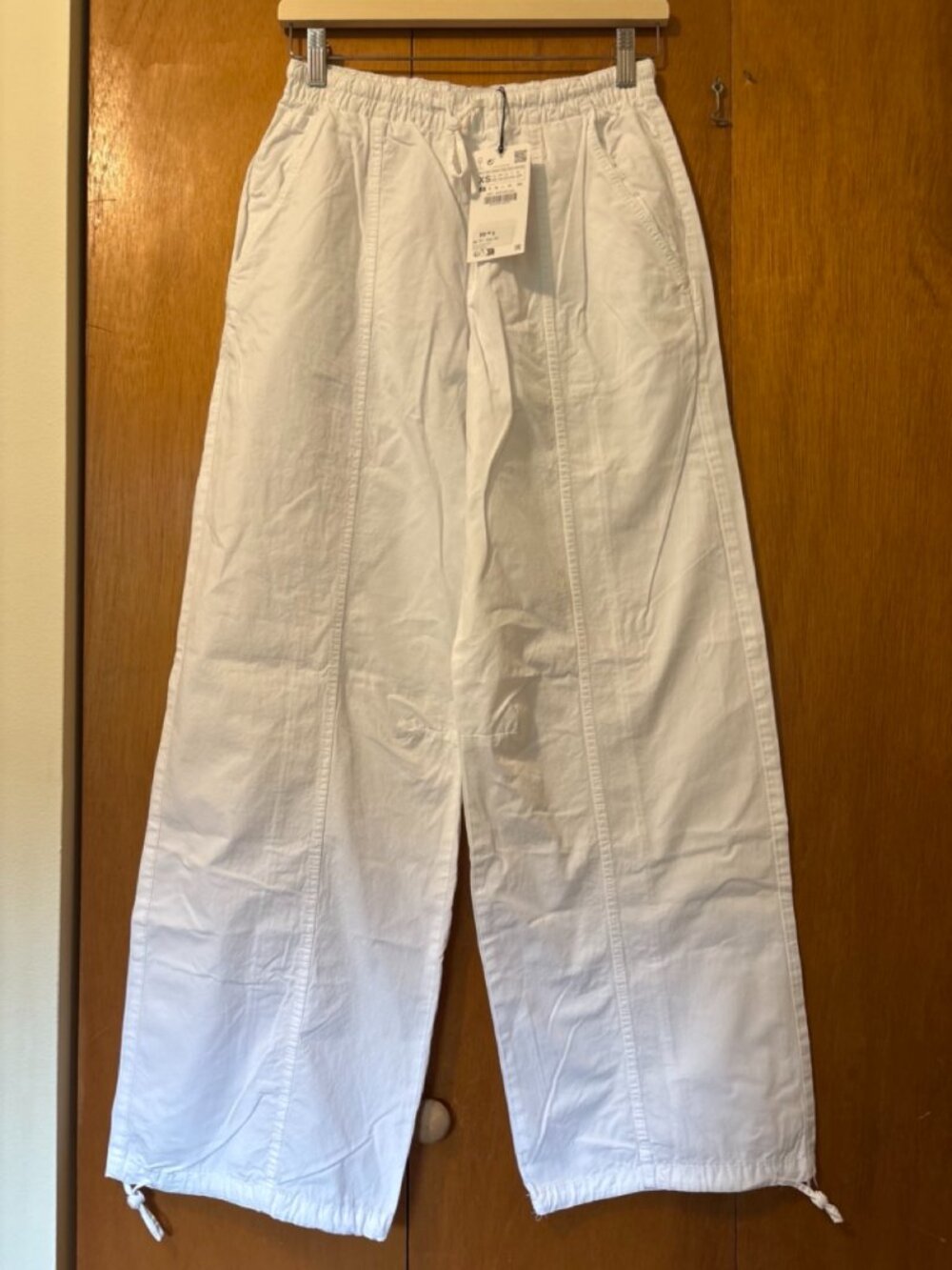 NWT ZARA WHITE CARGO PANTS, SIZE: XS